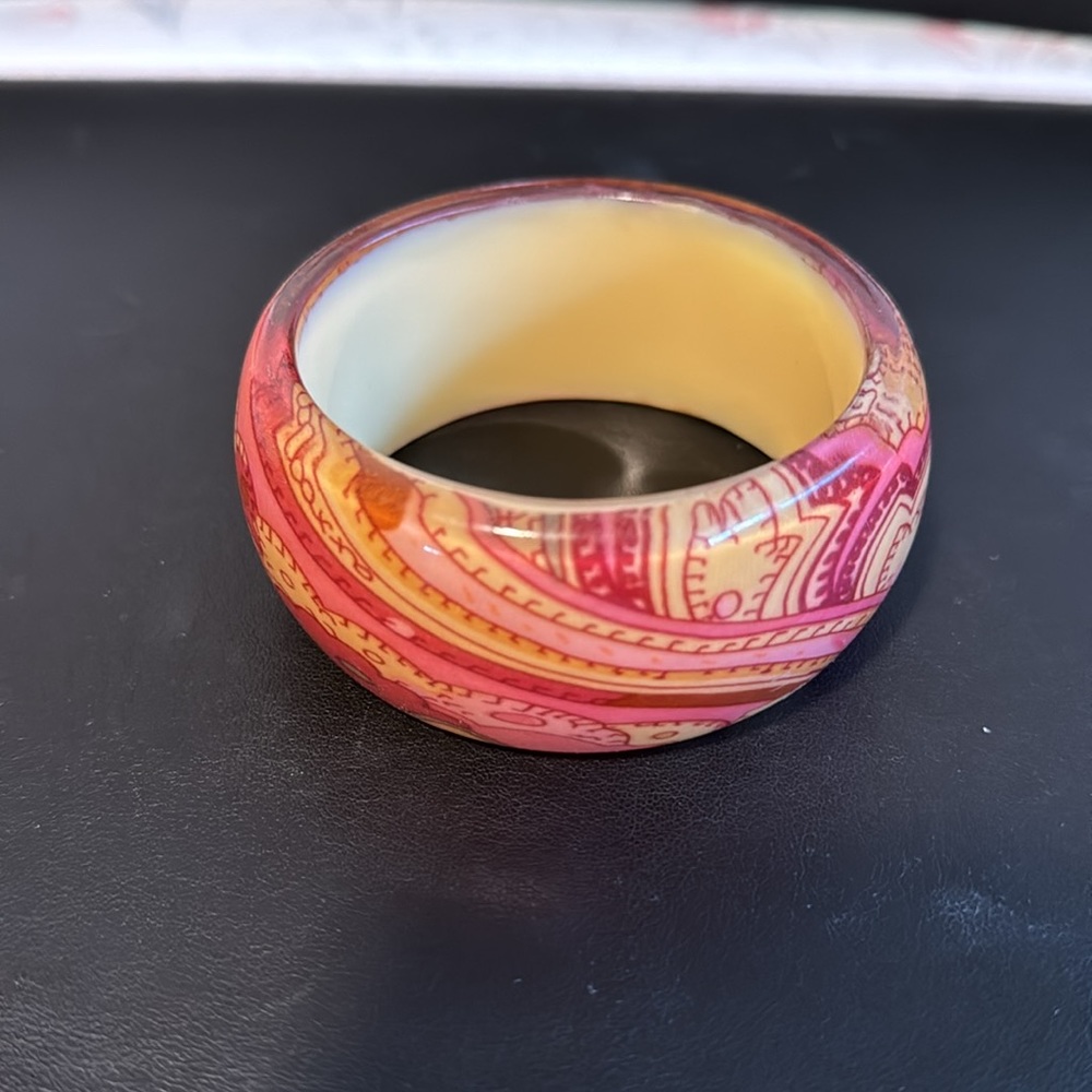Vintage Plastic Bangle Bracelet, Paisley, Pink, Yellow, Retro, Boho - Picture 4 of 7